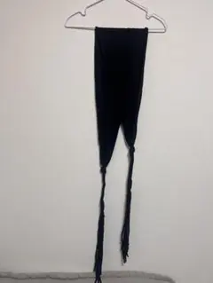 黒いフリンジ付きロングストール