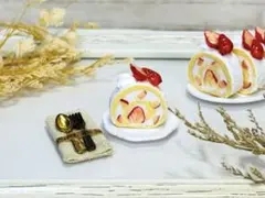 再販♡ミニチュアスイーツ♡いちごロールケーキ①カット♡樹脂粘土♡ミニチュアケーキ