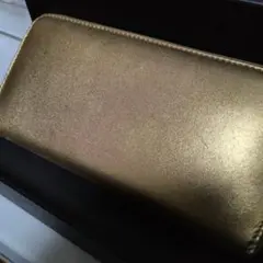 ゴールド ラウンドファスナー 長財布未使用に近い、定価11700円の品