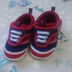 ベビー用メッシュスニーカー 赤と青