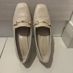 ヒールローファー