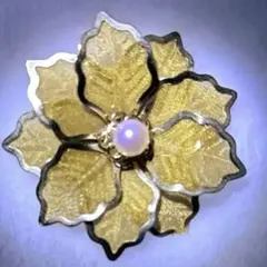 ブローチ