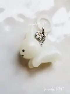 ♡ミッフィーブルーナホワイト系フラワー アンブレラめじるしチャーム アンティーク