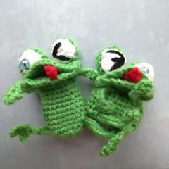 キュートなカエルのあみぐるみマグネット2体セット