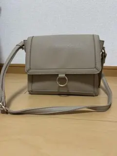 グレージュ ショルダーバッグ リングデザインのサムネイル