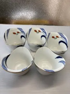 「有田焼三大窯元」変形小鉢（向付）和食器 小鉢 5客セット 金彩 葉文様 有田焼三大窯元」変形小鉢（向付）和食器 小鉢 5客セット 金彩 葉文様