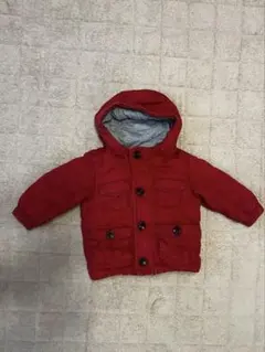 赤いフード付きジャケット
