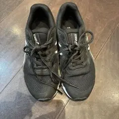 ASICS ブラック スニーカー