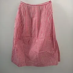 赤と白のチェック柄フレアスカート