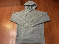くすみ色がお好みの方必見。Supreme 青みグレー フード付きスウェット