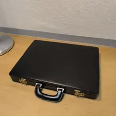 ビジネスバッグ アタッシュケース 鍵付属42×32×5cm 合皮 ブラックのサムネイル