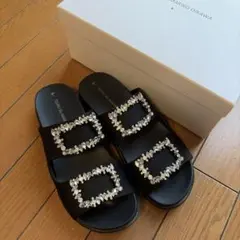 CUMUU DIANA ビジュー付き サンダル ブラック - メルカリ