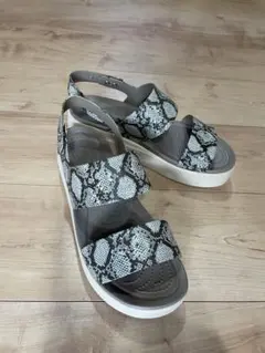 ｃｒｏｃｓ　ヘビ柄 厚底スポーツサンダル２５センチ
