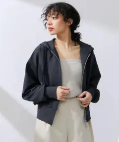 NERGY【接触冷感】クロップドダンボールZIPフーディーのサムネイル