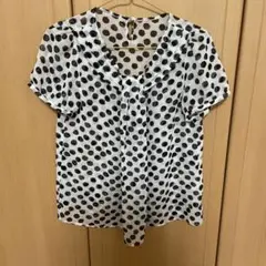ドット柄ブラウス