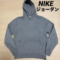 ほぼ未使用 ナイキ ジョーダン ワンポイント グレー パーカー Mサイズのサムネイル