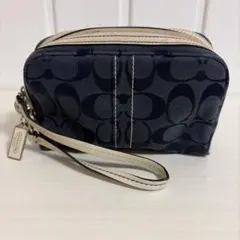 coach コーチ　化粧ポーチ　小物入れ　ブルー　シグネチャー　キャンバス生地のサムネイル