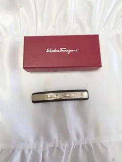 Salvatore Ferragamo バレッタゴールド/ブラック