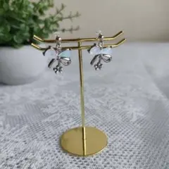 （一点物）小花付きリボンのイヤリング∞*。ホワイト×シルバー