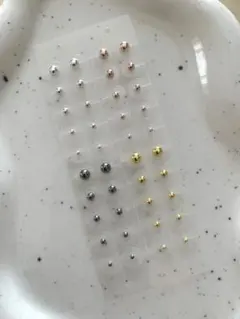 耳つぼジュエリー【土日も配達】匿名配送　即時発送　お得な40粒　4色スタッズ