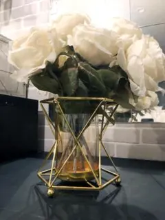 ゴールドフレームのフラワーベース ※花は付きません 花瓶のみ
