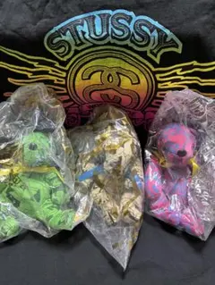 新品未開封STUSSYスチューシー　テディベアー　3体セット　　緑　ピンク　黒 新品未開封STUSSYスチューシー テディベアー 3体セット 緑 ピンク 黒