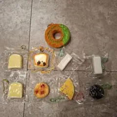 みにとろスクイーズ食パン含む　キーホルダー9点セット