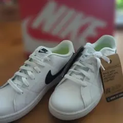 Nike ホワイト/ブラック スニーカー ナイキ２５センチ新品タグ付