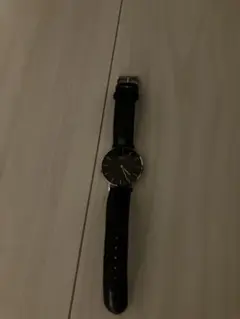 Daniel Wellington 腕時計 ブラック文字盤 レザーベルトのサムネイル