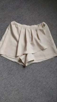 ショートパンツ 　ショートスカーチョ　M ペイトンプレイス　アイボリーのサムネイル