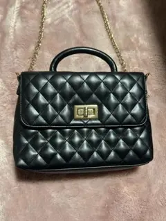 キルティング黒ショルダーバッグ ゴールド金具