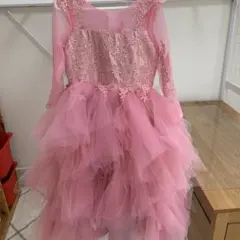 ピンクのキラキラ刺繍ロングドレス