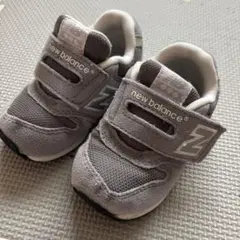 ニューバランス　ベビーシューズ　グレー