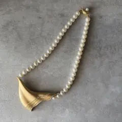 マットゴールド 流線型 パール調 ネックレス ラインストーン