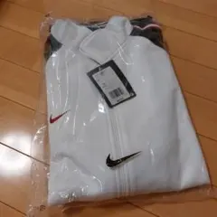 ナイキのジャージ上着