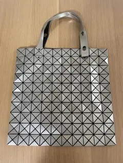 2025年最新】ISSEY MIYAKE BAOBAO トートバッグ シルバーの人気