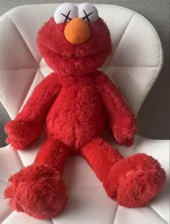 セサミストリート ユニクロ カウズ エルモ ぬいぐるみのサムネイル