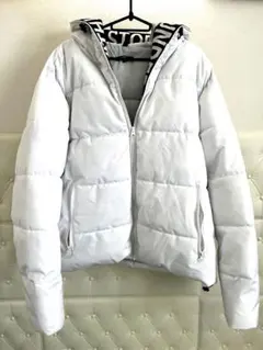 ホワイトダウンジャケット フード付き
