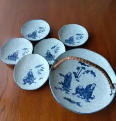 鍋島有山　 染付　仙人図　昭和レトロ 　手提げ付き盛り皿　小皿５枚　陶磁器