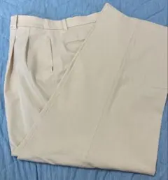 【新品】UNIQLOタックワイドパンツ　アイボリー系　L