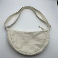 【未使用品】　ユニクロ　ラウンド　ミニショルダーバッグ　オフホワイトのサムネイル