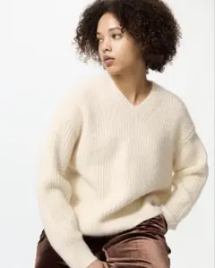 ユニクロ　ニット　フラッフィVネックセーター