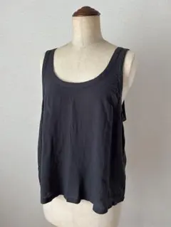 H&M ダークグレー クロップド丈 タンクトップ