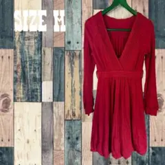 レッド Vネック ワンピース Mサイズ　プリーツディテール付き