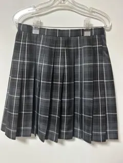 グレーとホワイトのチェック柄スカート