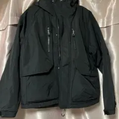 フード付き ブラックダウンジャケット