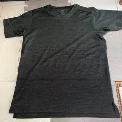 adidas Tシャツ ダークグリーンMサイズ