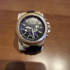 アナログ腕時計