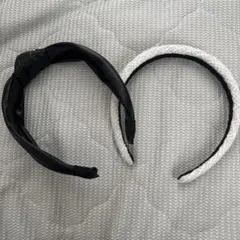 ブラックとホワイトのヘアバンドセット カチューシャ 黒 白 2個セット