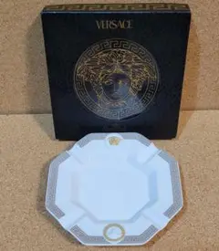 ヴェルサーチ Versace メデューサ 小物入れ 多目的ホルダー 皿 VERSACE（灰皿）のフリマアイテム一覧